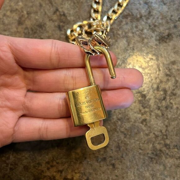 Louis Vuitton #316 Lock and Key Gold Brass with new unbranded chain - Picture 7 of 7